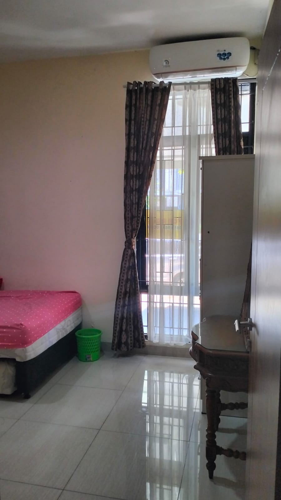 Rumah disewakan fully furnished di Taman Simpruk Lippo Cikarang